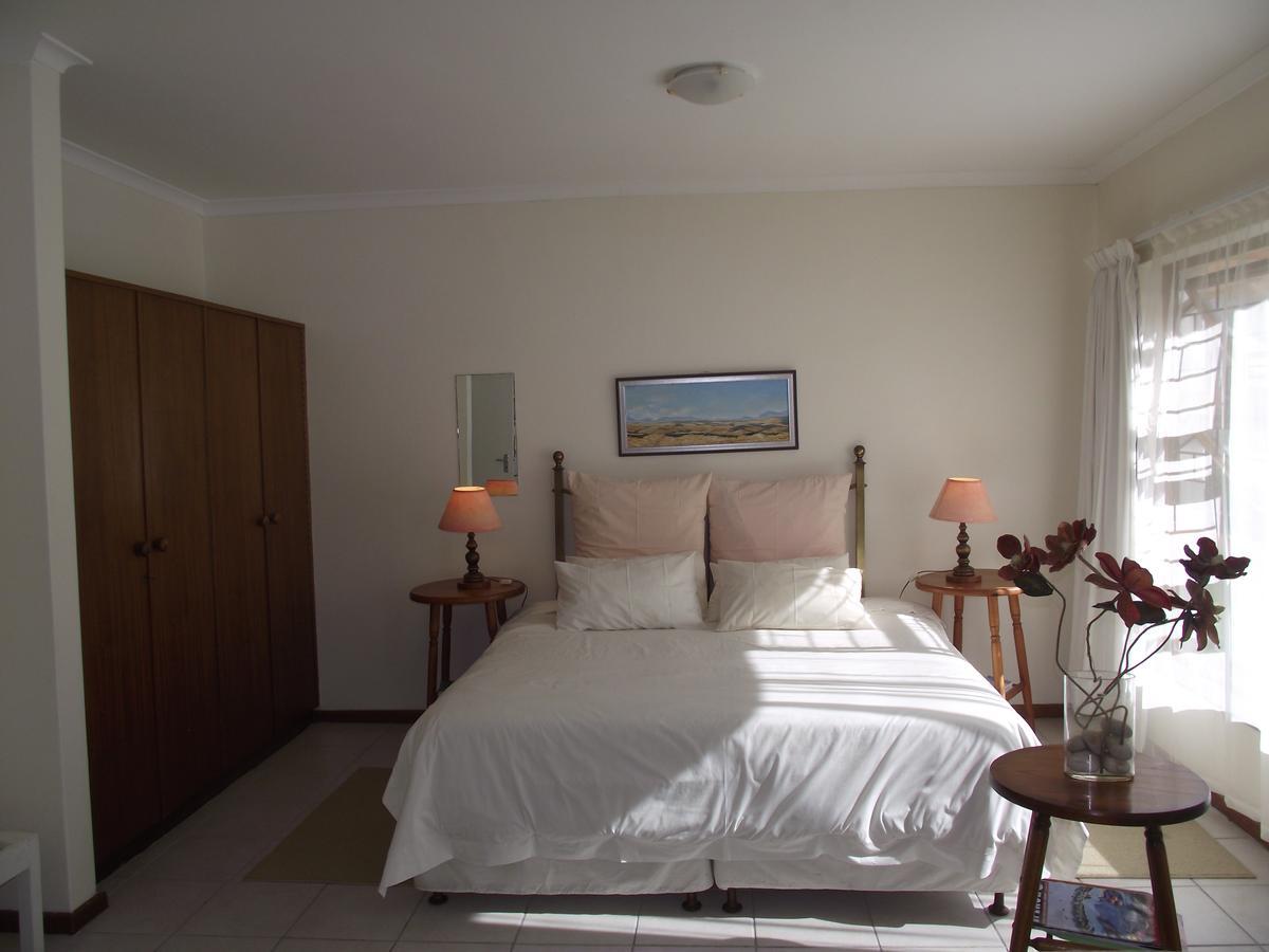 Hermanus At Rikis Self Catering Appartement Buitenkant foto